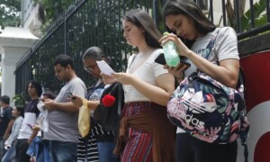 jovens-fila-enem-Foto-Fernando-Frazao-Agencia-Brasil-300x180-1