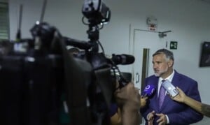 ministro-Chefe-da-Secretaria-de-Comunicacao-Social-da-Presidencia-da-Republica-Paulo-Pimenta-300x179-1