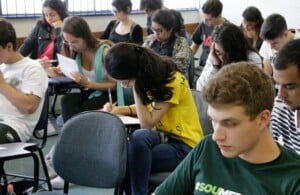 prova-enem-concursos-estudantes-foto-marcos-santos-usp-imagens4-300x195-1