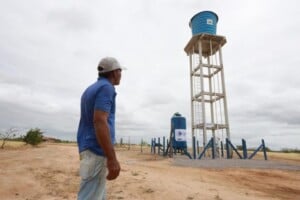 Agua-potavel-familias-seca-Foto-Joa-Souza-GOVBA-300x200-1