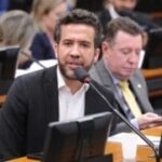 Andre-Janones-Foto-Renato-Araujo-Camara-dos-Deputados-300x180-1