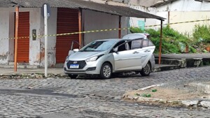 Artefato-explosivo-e-encontrado-proximo-a-veiculo-roubado-ft-Ed-Santos-acorda-cidade-300x169-1