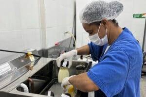Banco-de-Leite-Humano-do-Hospital-da-Mulher-registra-queda-continua-no-estoque-Foto-Victoria-Seixas-3-300x200-1
