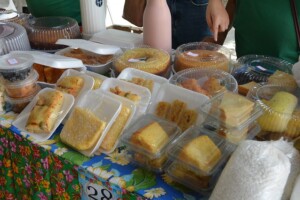 Bebidas-Comidas-e-Enfeites-Juninos-no-Forro-do-Comercio-foto-Jorge-Magalhaes-38-300x200-1