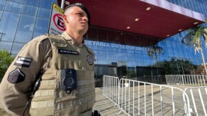 Cameras-corporais-policiais-militares-da-Bahia-Foto-Divulgacao-SSP-300x169-1