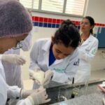 Estudantes-baianos-usam-folha-da-goiabeira-para-desenvolver-protetor-solar-300x276-1