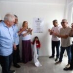Fotos-Feijao-AlmeidaGOVBAApp-Em-Lajedinho-governador-entrega-obras-e-visita-memorial-as-vitimas-do-desastre-natural-de-2013-300x200-1