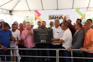Governo-do-Estado-entrega-obras-em-diversas-areas-em-Sobradinho-Foto-Thuane-Maria-GOVBA-300x200-1
