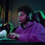Jovem-jogando-no-computador-gamer-games-Foto-Freepik-300x200-1