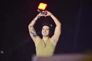LUANSANTANA-300x200-1