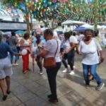 No-Arraia-do-Comercio-idosos-chamam-atencao-para-o-combate-da-violencia-contra-a-pessoa-idosa-ft-Ney-Silva-Acorda-Cidade5-300x225-1