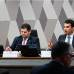 O-presidente-da-CCJ-Davi-Alcolumbre-e-o-relator-do-projeto-senador-Iraja-na-reuniao-desta-quarta-Foto-Marcos-Oliveira