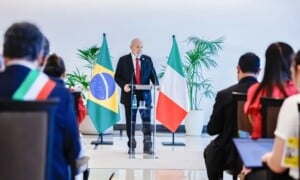 Presidente-Lula-Foto-Ricardo-Stukert-PR-300x180-1