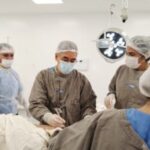 Primeiro-transplante-de-pele-do-interior-da-Bahia-e-realizado-no-Hospital-Cleriston-Andrade1-300x226-1