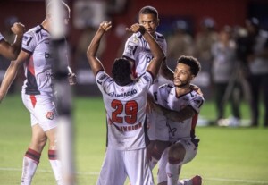 Vitoria-Foto-Mauricia-da-Matta-Bahia-Noticias-300x207-1