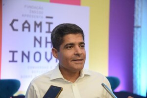 acm-neto-11-1223-foro-ascom-300x200-1