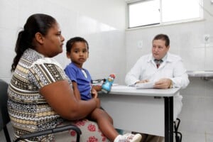 atendimento-medico-Leonardo-Rattes-300x200-1