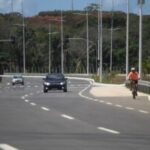 carros_avenida_ciclista_ipva-768x512-ELOI-CORREA-gov-ba-ipva-estrada-640-300x200-1