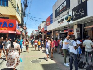 comercio-de-feira-fim-de-ano-foto-ney-silva-acorda-cidade-30-12-23-300x225-2