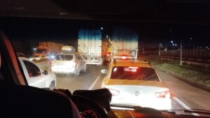 congestionamento-br-324-acorda-cidade-300x169-2