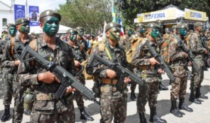 exercito-foto-ed-santos-acorda-cidade-soldados-300x176-1