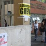 greve-dos-professores-foto-ravena-rosa-abr-300x208-1
