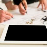 maquete-de-tablet-close-up-em-uma-tabela_23-2148252111-freepik-300x200-1