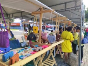 Empreendedores-negros-mostram-potencia-economica-na-Feira-Afro-Bahia-ft-ed-santos-acorda-cidade3-300x225-1
