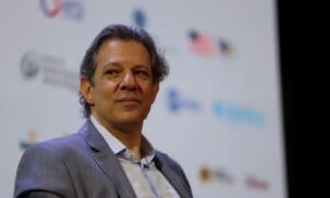 Fernando-Haddad-Foto-Rovena-Rosa-ABrasil-300x180-1