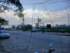 Fios-de-energia-pegam-fogo-em-frente-ao-HGCA-ft-Ney-silva-acorda-cidade3-300x225-1