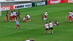 Fluminense-empata-com-o-Porto-e-e-eliminado-da-Serie-B-4-300x169-1