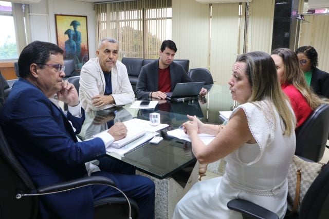 Fotos-Mario-MarquesSDE-reuniao-para-implantacao-de-Empresa-de-plasticos-e-equipamentos