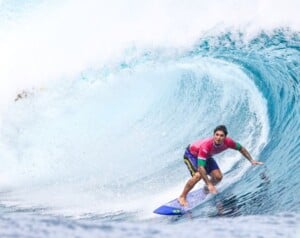 Gabriel_Medina_chega_as_quartas_nos_Jogos_Olimpicos-foto-WilliamLucas-COB-300x238-1