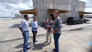 Gestores-do-Shopping-Popular-realizam-encontro-com-liderancas-do-comercio-de-Feira-de-Santana-ft-paulo-jose-acorda-cidade-300x170-1