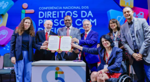 Governo-cria-sistema-de-emissao-de-carteira-nacional-da-pessoa-com-TEA-ricardo-sturcket-PR-300x165-1