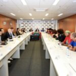 Governo-do-Estado-criara-comite-para-debater-politicas-para-populacao-em-situacao-de-rua-300x200-1