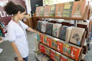 Inscricoes-para-o-edital-de-apoio-a-festas-feiras-e-festivais-literarios-_foto-claudionor-jr-300x200-1