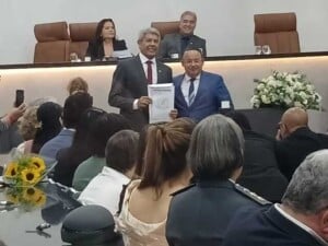 Jeronimo-Rodrigues-recebe-homenagem-na-camara-1-300x225-1