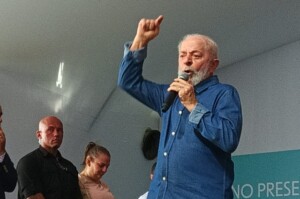 Lula-em-Feira-ft-ed-santos-acorda-cidade-300x199-1