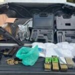 PM-apreende-Fuzil-armas-drogas-e-grande-quantidade-de-municoes-em-Camacari-300x167-1