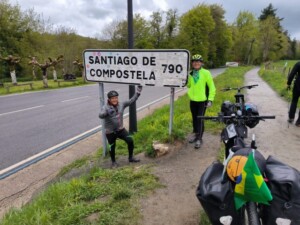 Podcast-com-os-ciclistas-de-Feira-de-Santana-Viagem-para-Santiago-de-Compostela-Espanha1-300x225-1