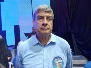 Prefeito-Colbert-Martins-ft-ney-silva-acorda-cidade-300x225-1