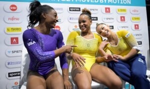 Rebeca-Andrade-e-Flavia-Saraiva-medalhistas-COB-300x179-1