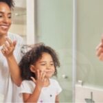 Skincare-conheca-os-riscos-de-meninas-cuidarem-300x207-1