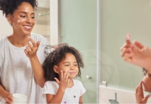 Skincare-conheca-os-riscos-de-meninas-cuidarem-300x207-1