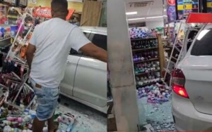 carro-invade-loja-conveniencia-posto-de-combustiveis-foto-reptoducao-redes-socias-300x188-1