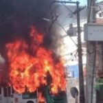 e-atearam-fogo-em-onibus-na-Estrada-das-Barreiras-01-300x158-1