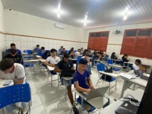 escolas-estaduais-rede-estadual-estudantes-alunos-sala-de-aula-professor-300x225-1