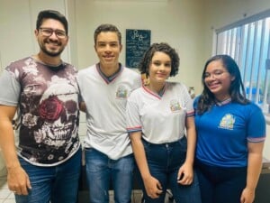 estudantes-300x225-1