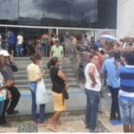 fila-longa-no-banco-Itau-na-Conselheiro-Franco-ft-Ney-Silva-do-acorda-cidade5-300x192-1